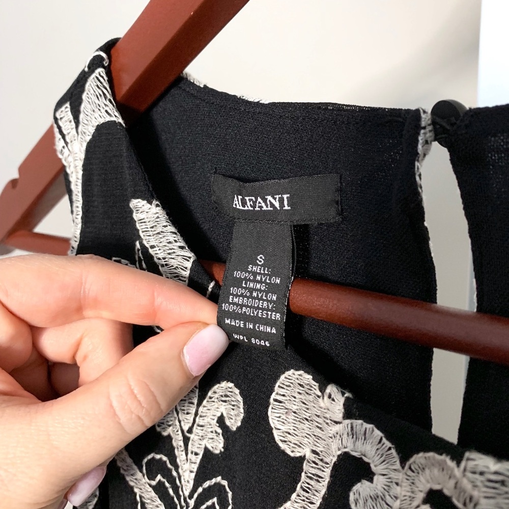 High/Low Embroidered Sleeveless Top - Picture 4 of 4